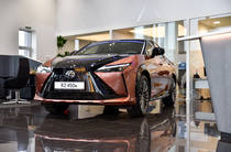 Lexus RZ Luxury Bi-Tone