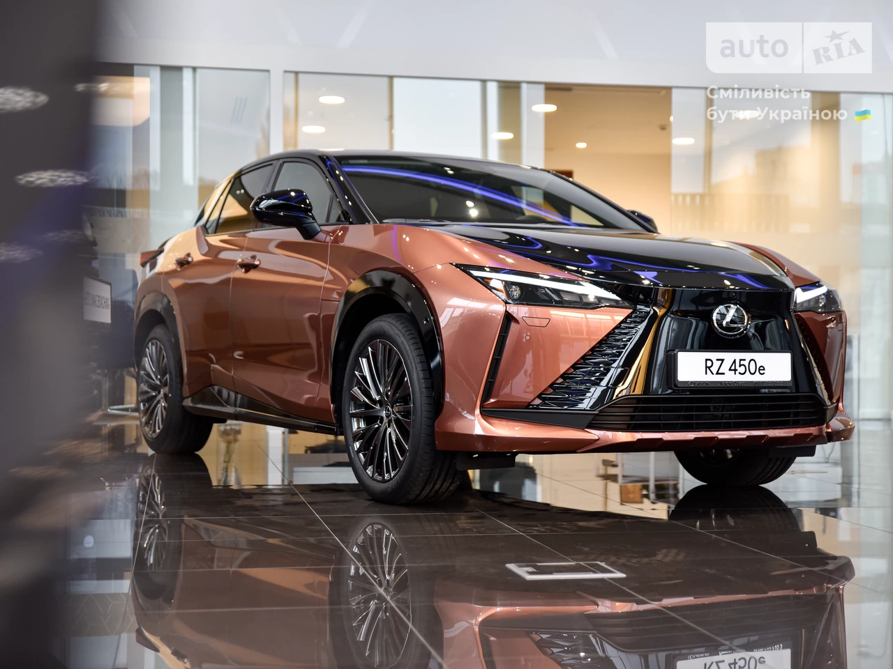 Lexus RZ Luxury Bi-Tone