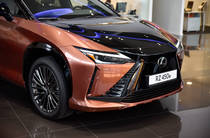 Lexus RZ Luxury Bi-Tone