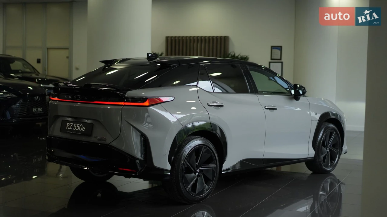 Lexus-8