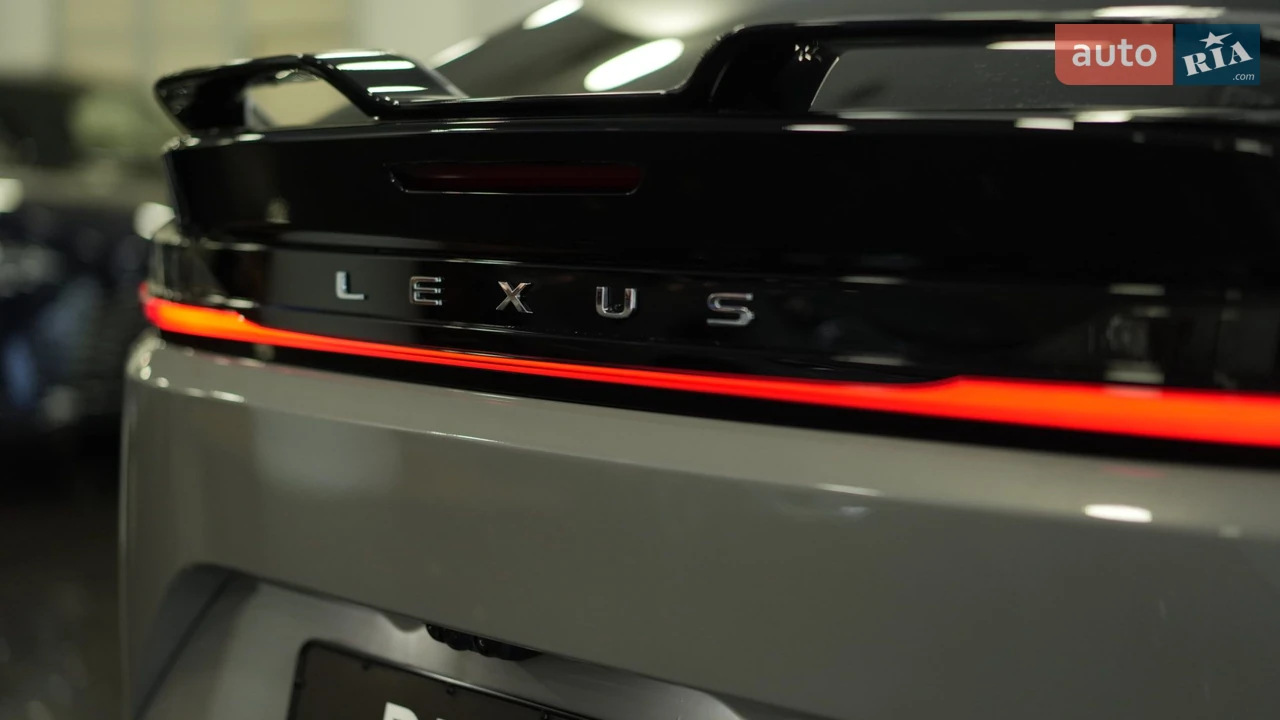 Lexus-10