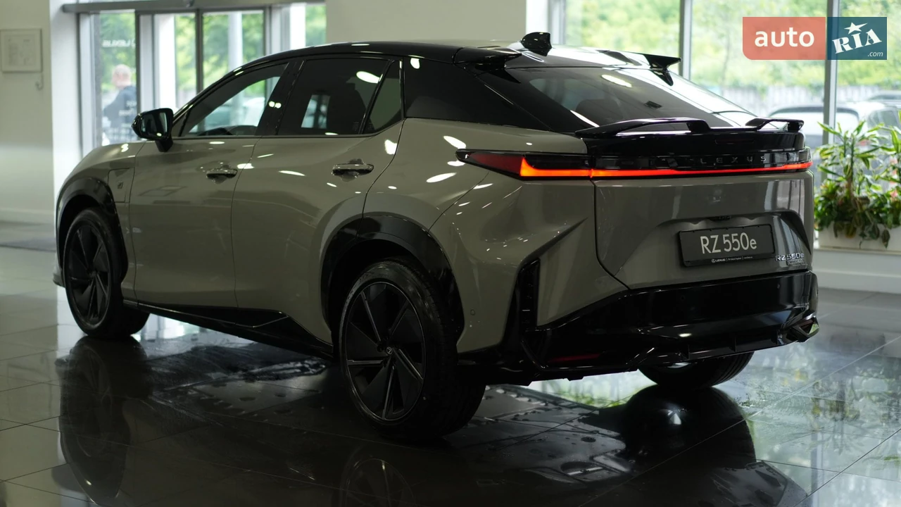 Lexus-12