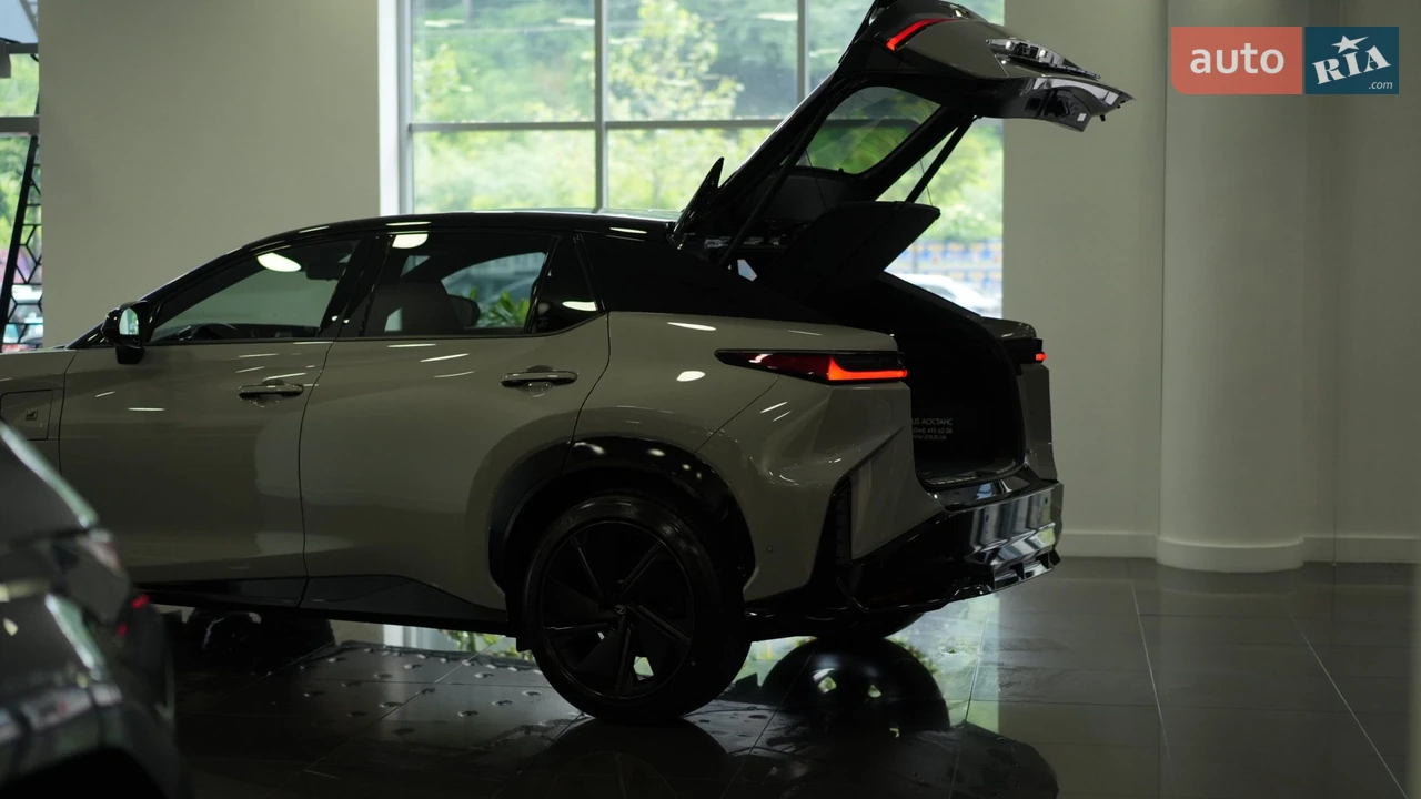 Lexus-13