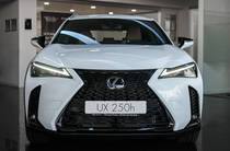 Lexus UX F Sport Design