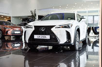 Lexus UX F Sport Design