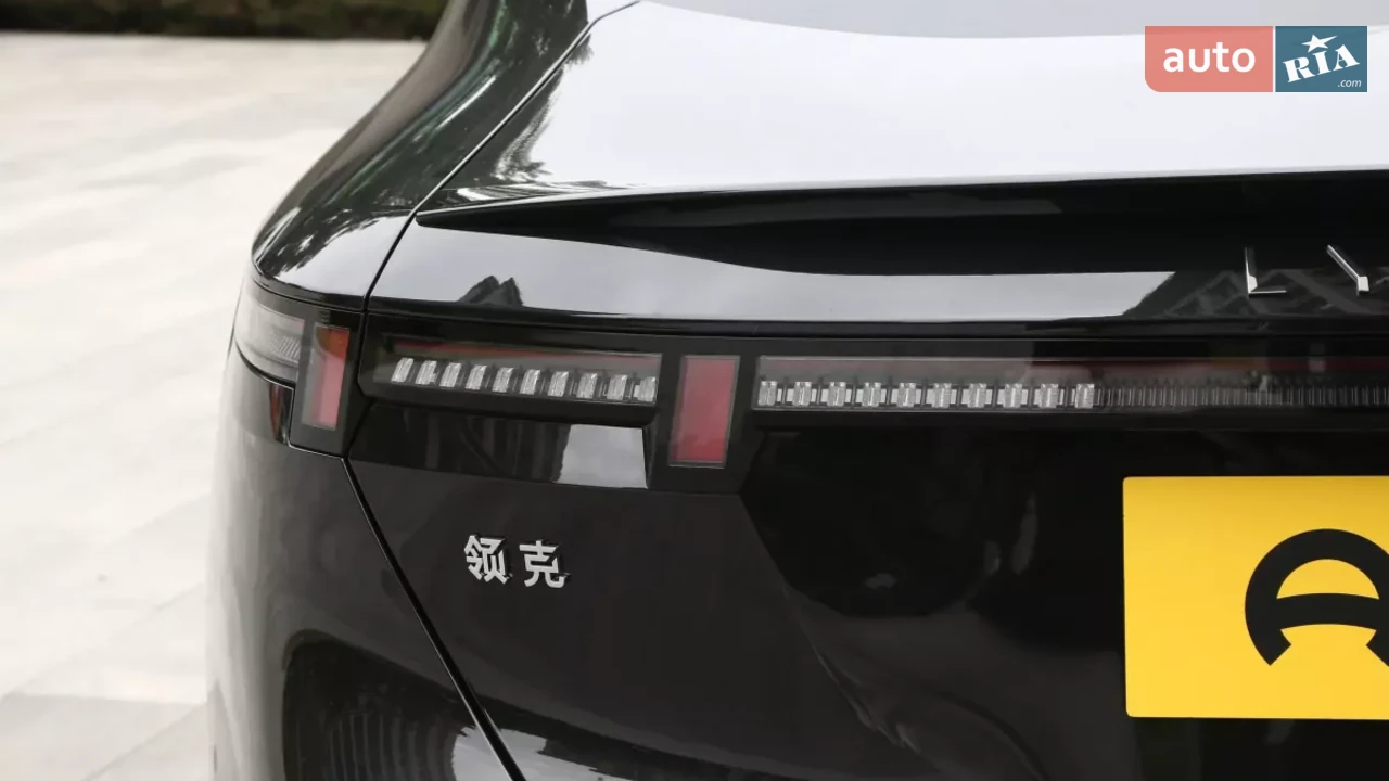 Lynk&Co-11