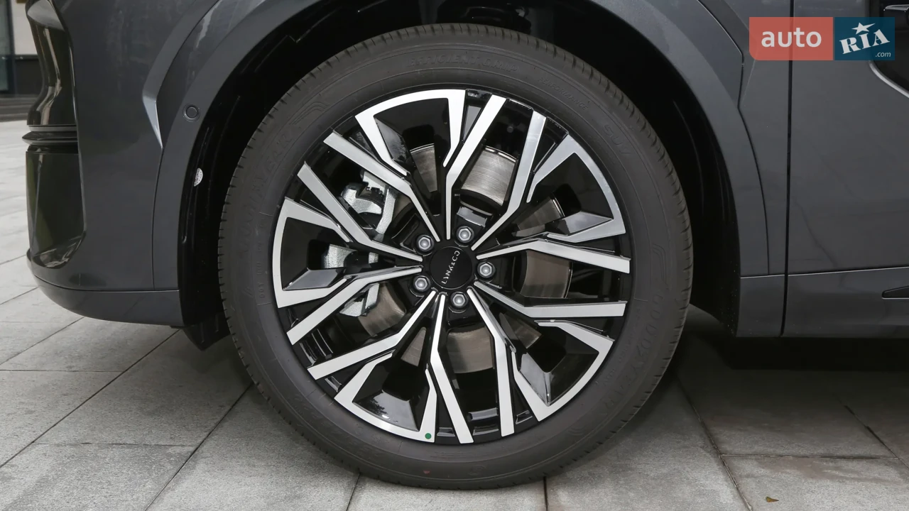 Lynk&Co-26