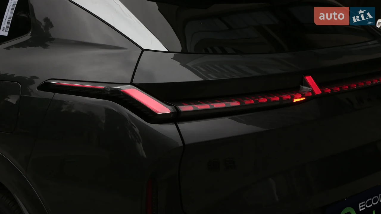 Lynk&Co-8