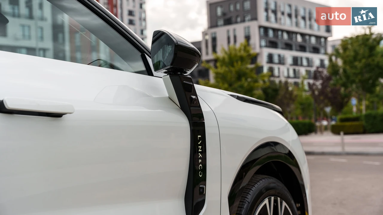 Lynk&Co-13