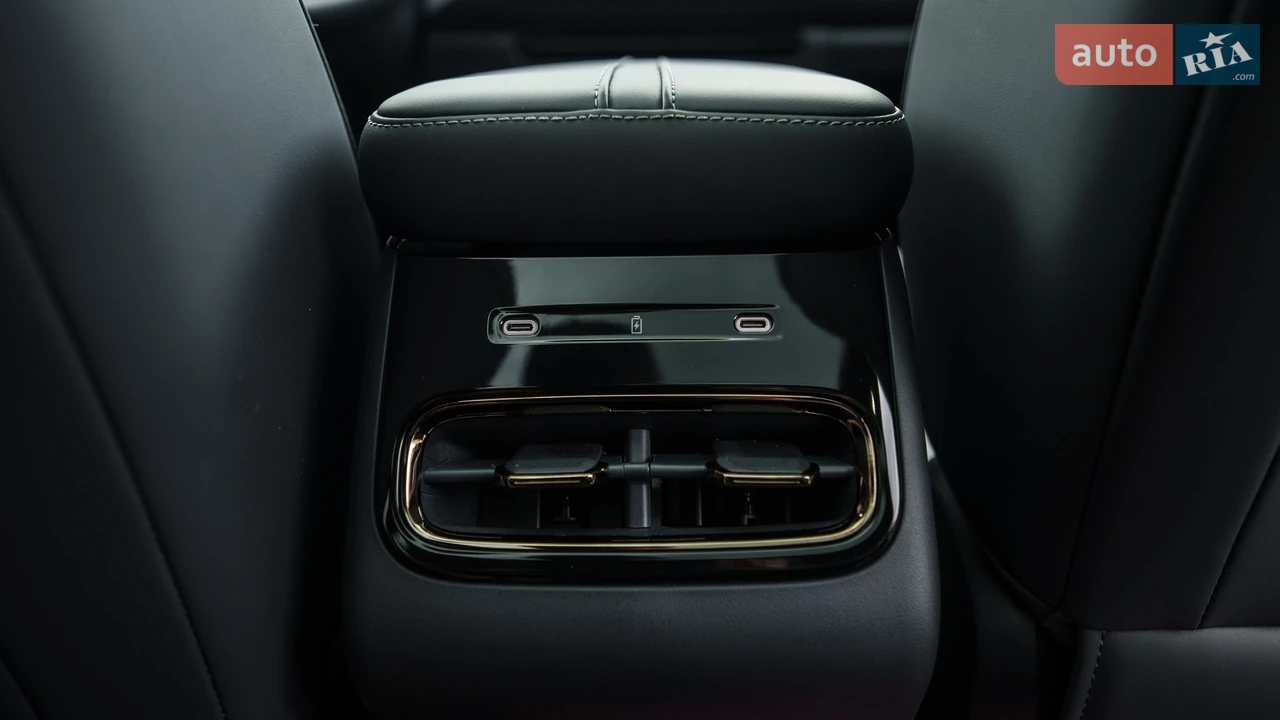 Lynk&Co-27