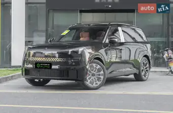 Lynk&Co 900