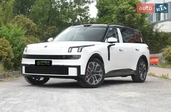 Lynk&Co 900