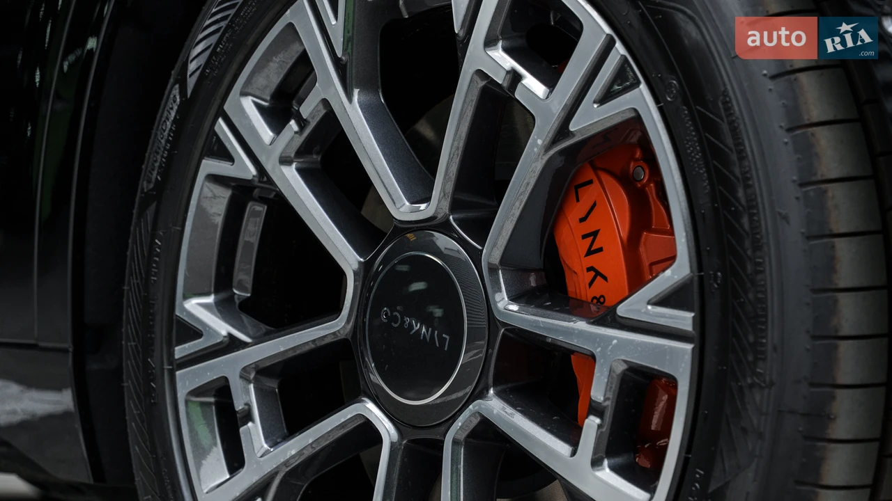 Lynk&Co-9