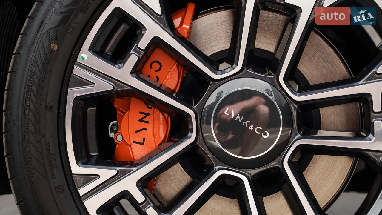 Lynk&Co-10