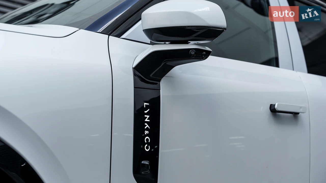 Lynk&Co-13