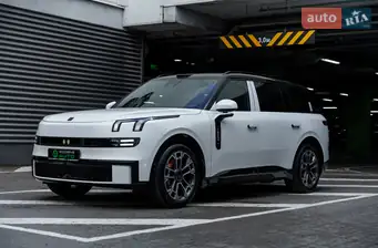 Lynk&Co 900