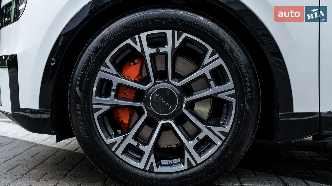 Lynk&Co-11
