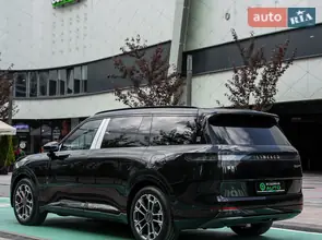 Lynk&Co 900