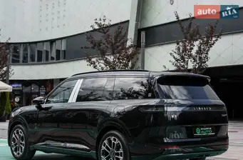 Lynk&Co 900