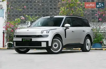 Lynk&Co 900