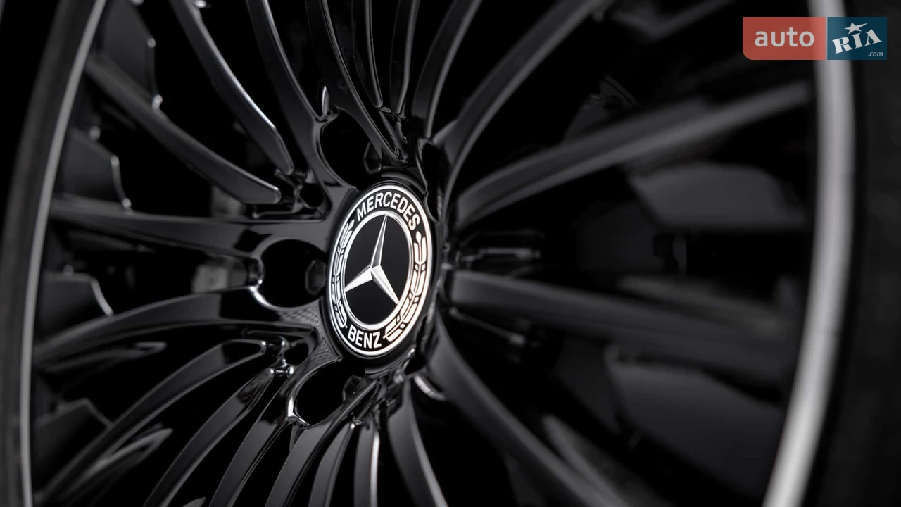 Mercedes-Benz-27