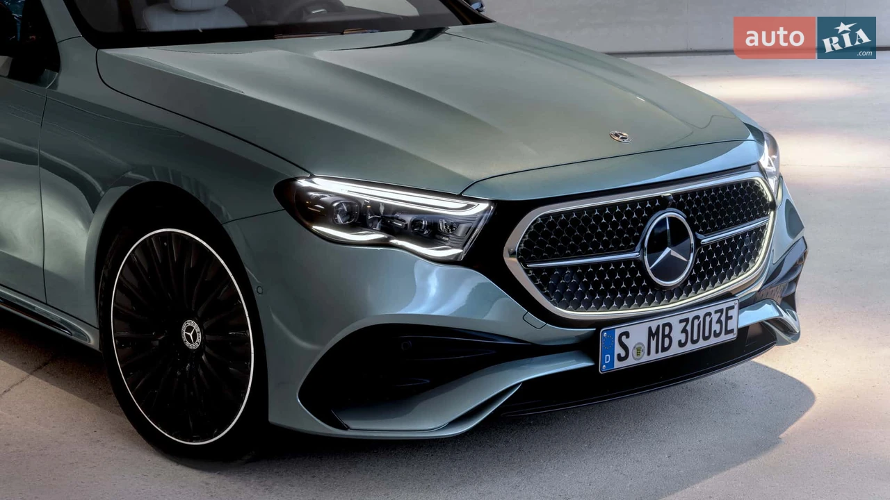 Mercedes-Benz-19