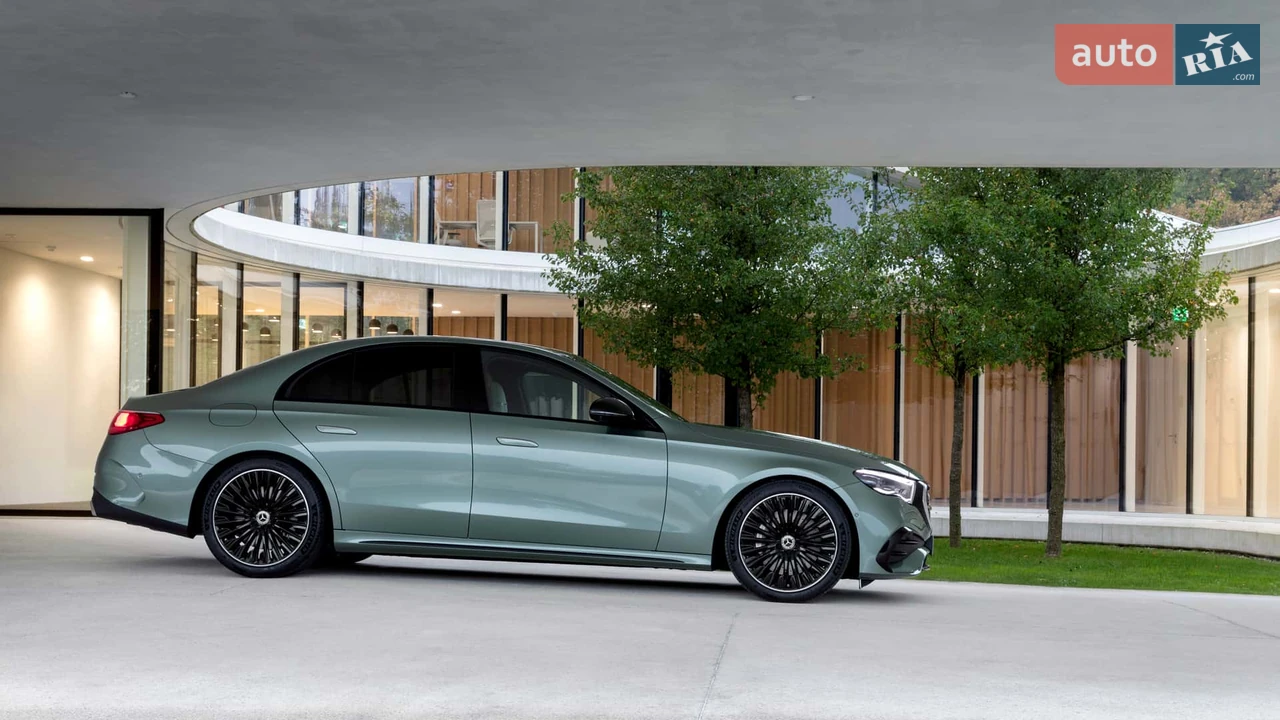 Mercedes-Benz-8