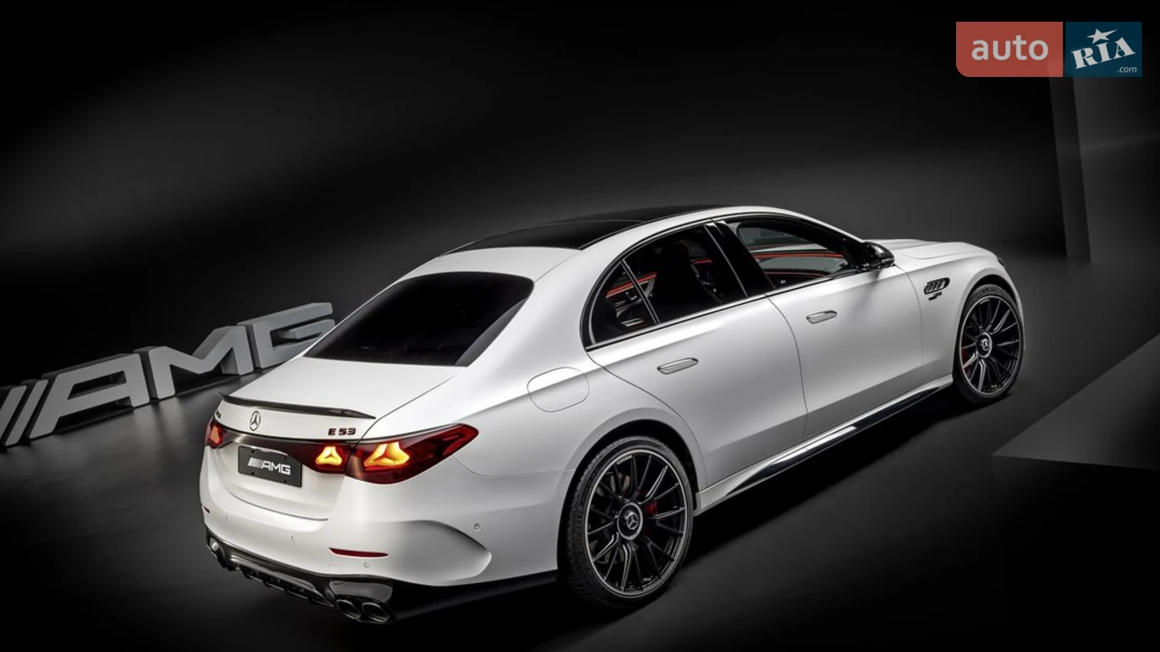 Mercedes-Benz-16