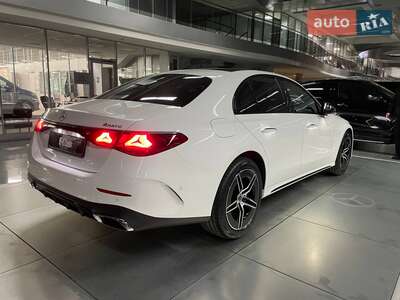 Новий Mercedes-Benz E-Class 2025 - фото 3