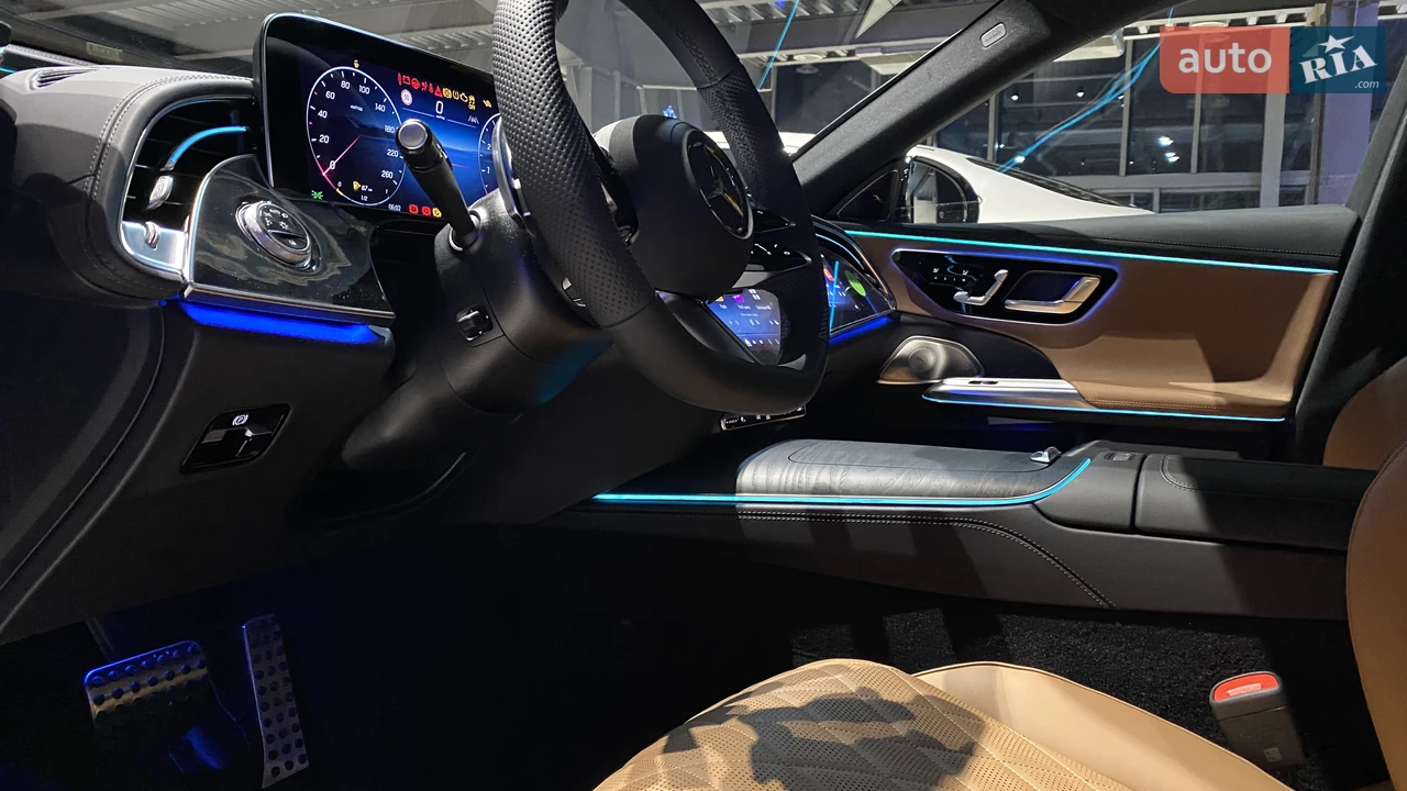 Mercedes-Benz-0
