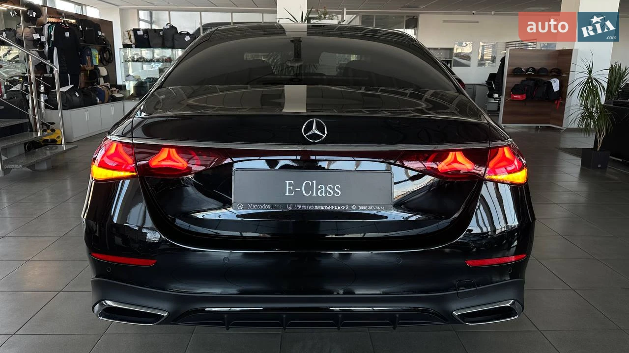 Mercedes-Benz-0