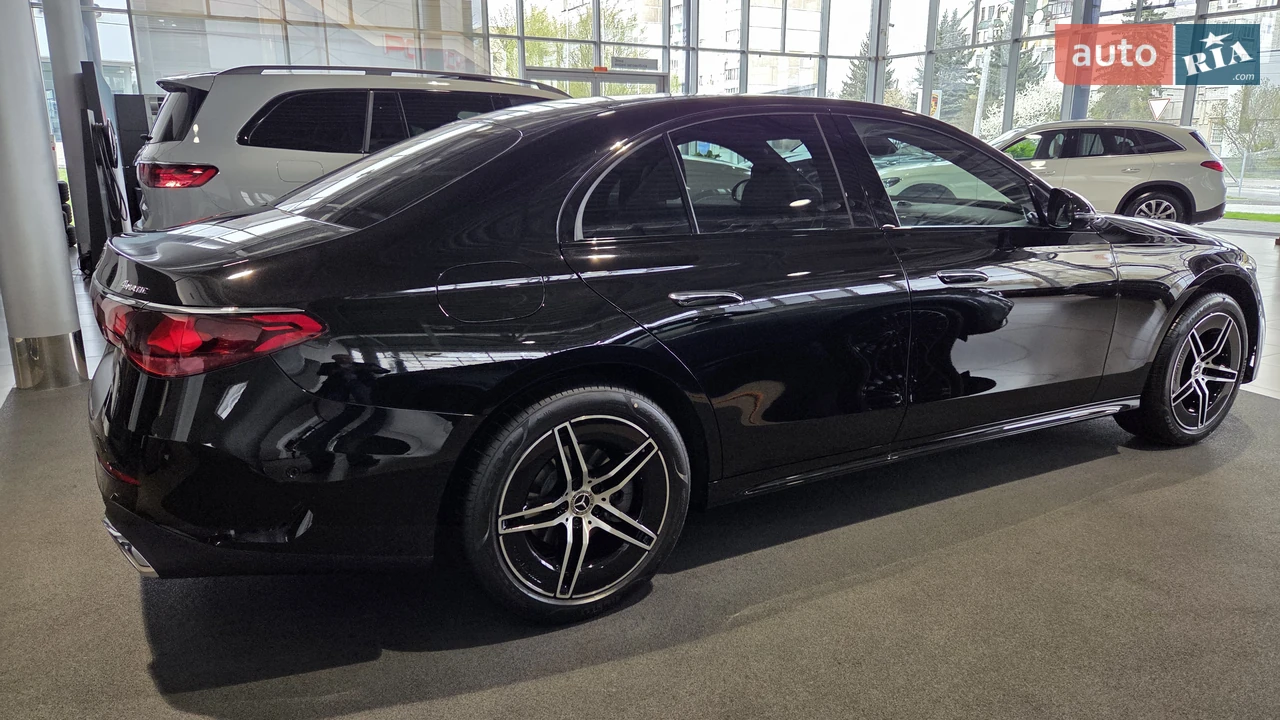 Mercedes-Benz-8