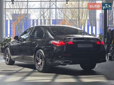 Новий Mercedes-Benz E-Class 2025 - фото 2