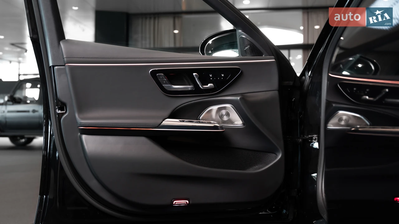 Mercedes-Benz-9