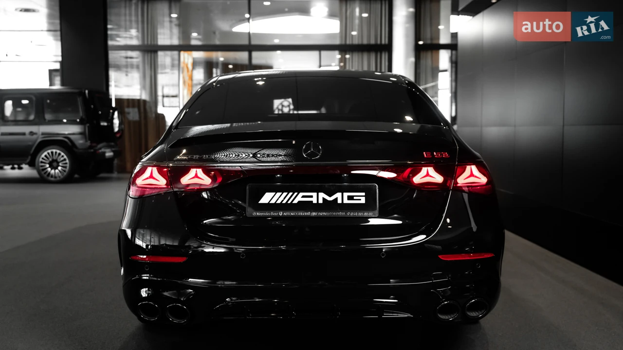 Mercedes-Benz-8
