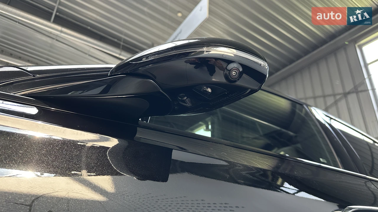 Mercedes-Benz-19