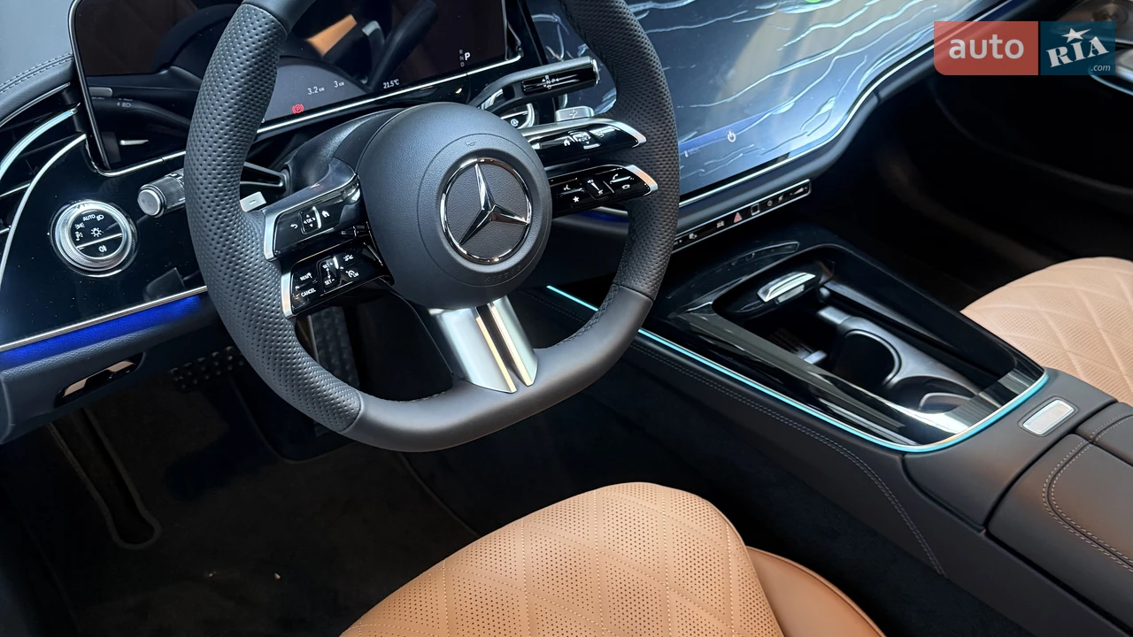 Mercedes-Benz-0