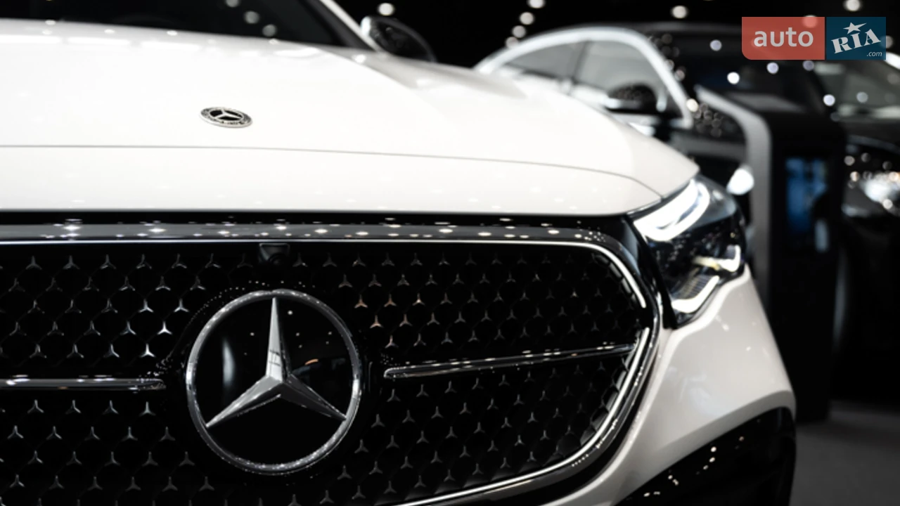 Mercedes-Benz-16