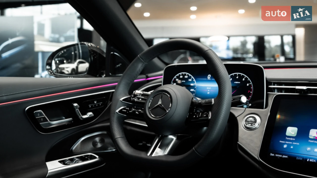 Mercedes-Benz-17