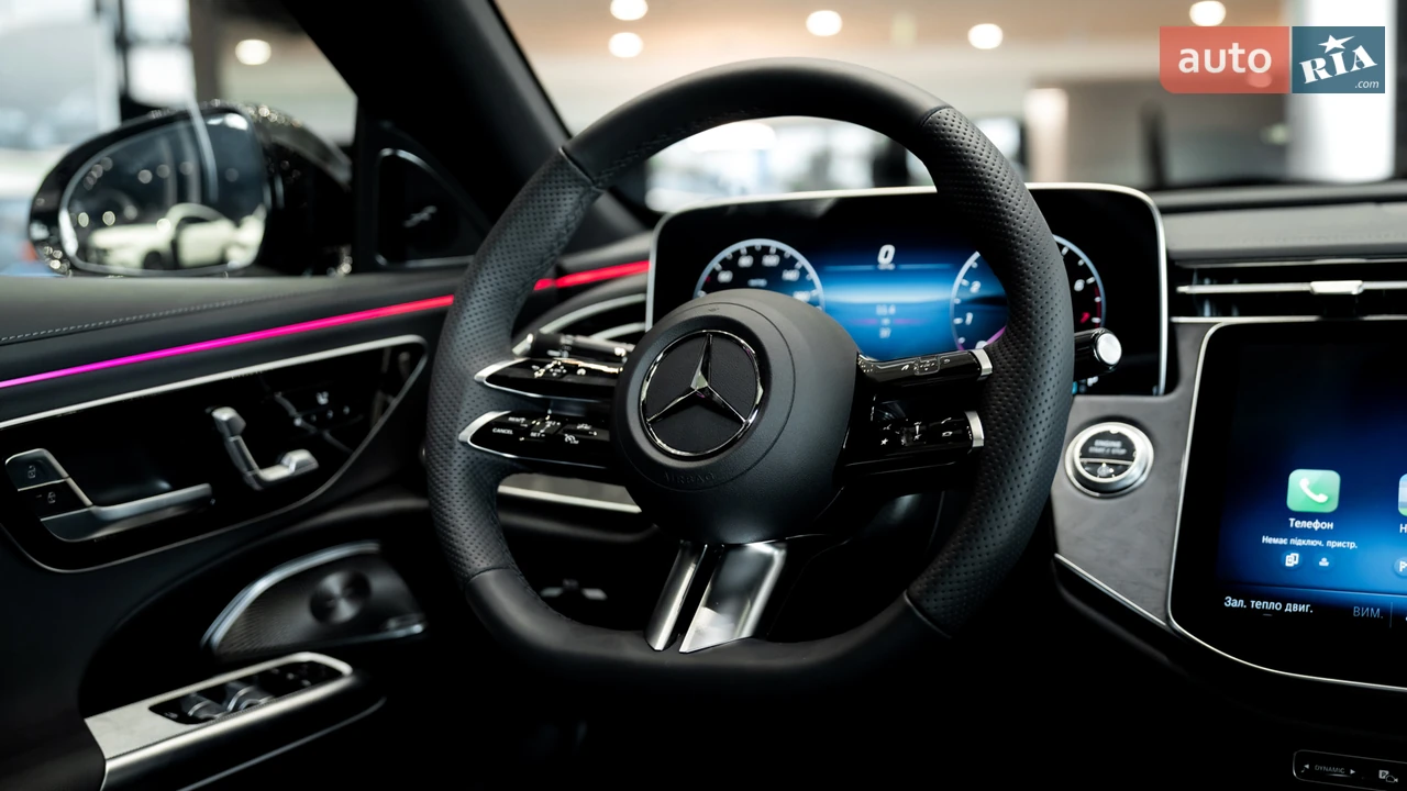 Mercedes-Benz-21