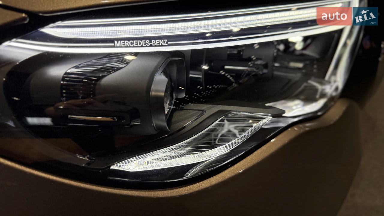 Mercedes-Benz-12