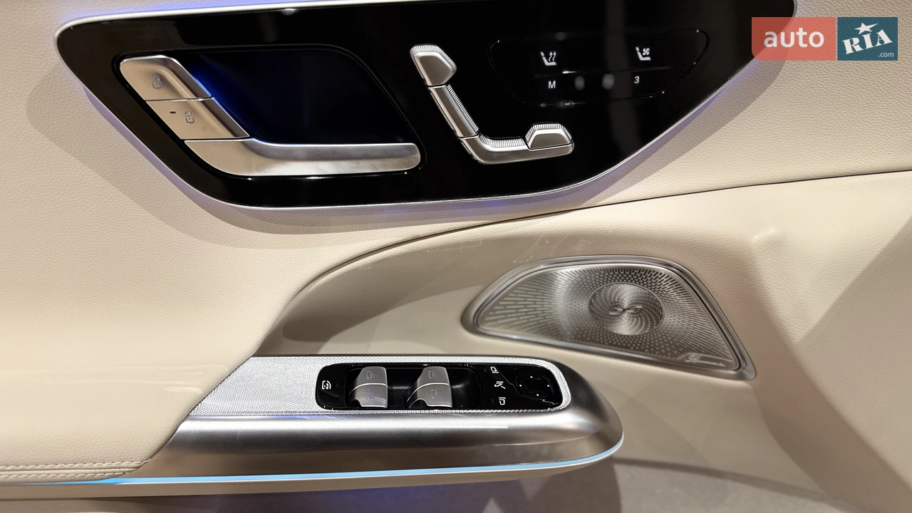 Mercedes-Benz-15