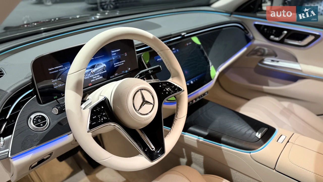 Mercedes-Benz-16