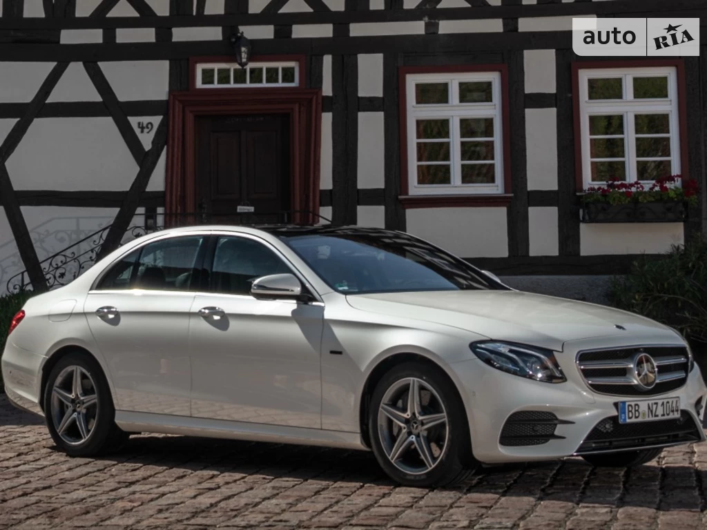 Mercedes-Benz E-Class Base