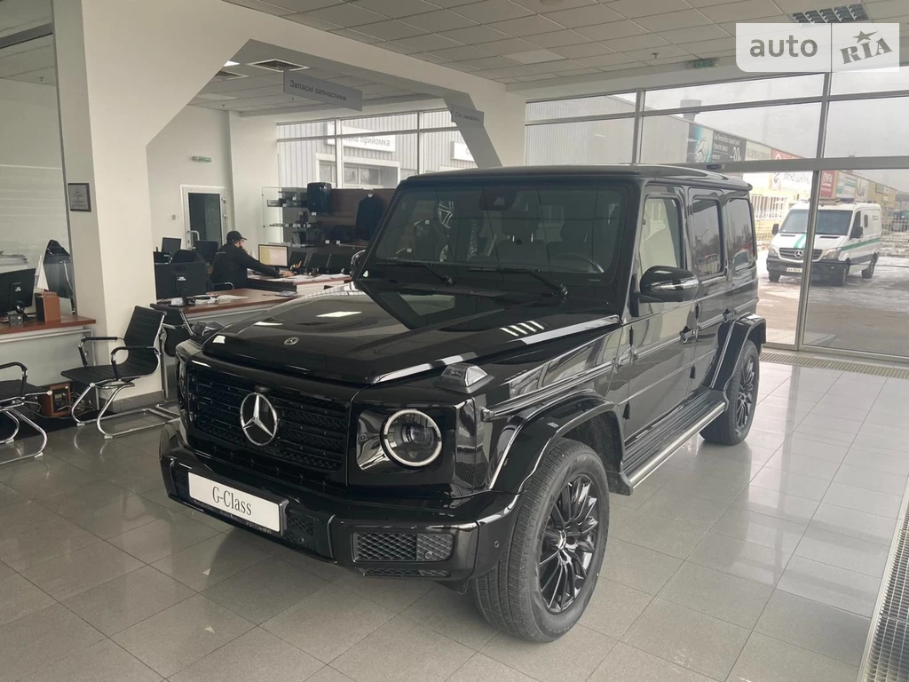 Mercedes-Benz G-Class Base