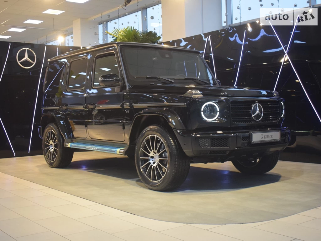 Mercedes-Benz G-Class Base