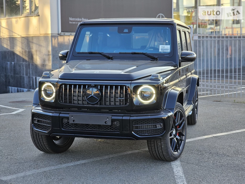 Mercedes-Benz G-Class Base