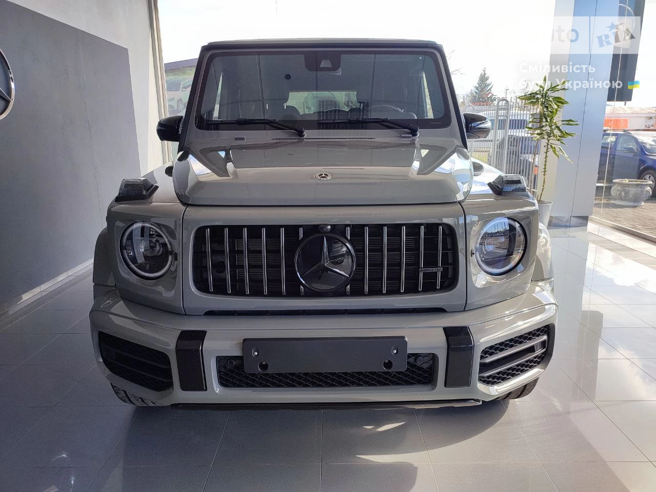 Mercedes-Benz G-Class Base