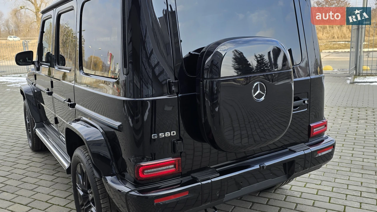 Mercedes-Benz-12