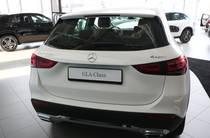 Mercedes-Benz GLA-Class Base